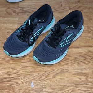 Brooks size 9 running shoes! Good condition